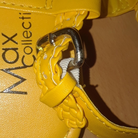 max collection sandals